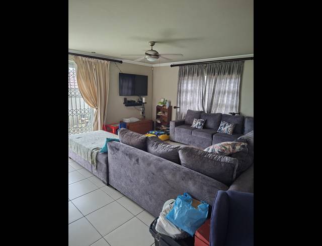 3 BEDROOM TOWNHOUSE FOR SALE IN LAWRENCE ROCKS